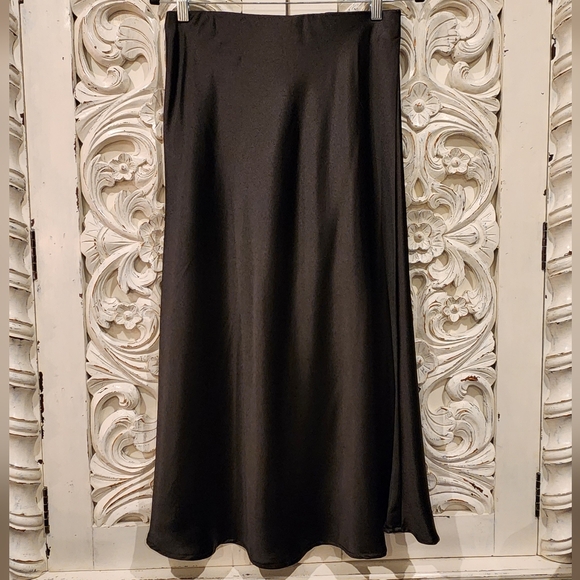 Black satin silk midi skirt - Picture 7 of 15